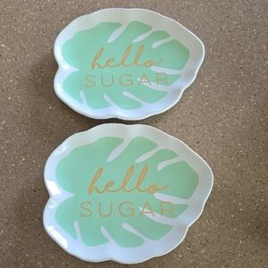 Leaf-Shaped Plates with Mint Green Design‎